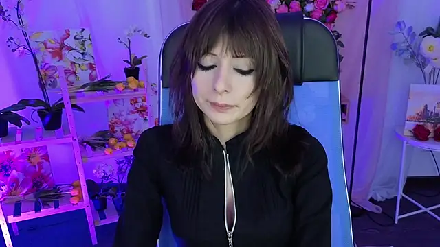 CrystallBloom online show from January 19, 2026, 4:11 pm