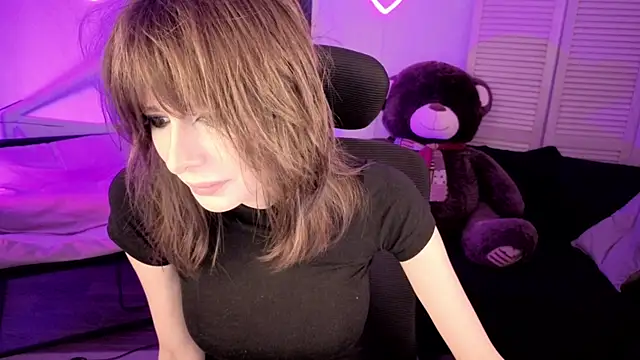 CrystallBloom online show from April 7, 2026, 1:29 am