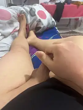 Snapshot of yellova chatting on February 9, 2026, 7:45 pm yellova online show from February 9, 2026, 7:45 pm