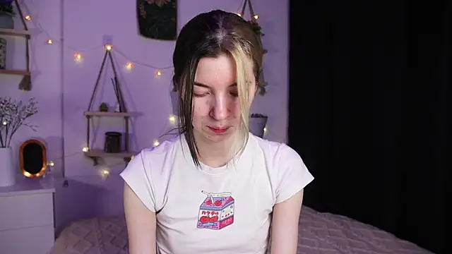 Snapshot of EmmieBlade chatting on October 23, 2025, 7:12 pm EmmieBlade online show from October 23, 2025, 7:12 pm