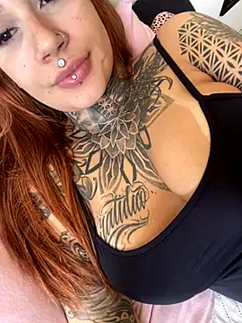 sereiaruiva99 online show from October 9, 2025, 3:45 pm