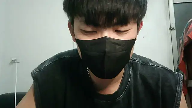 bigbb101011 online show from November 18, 2025, 2:42 pm