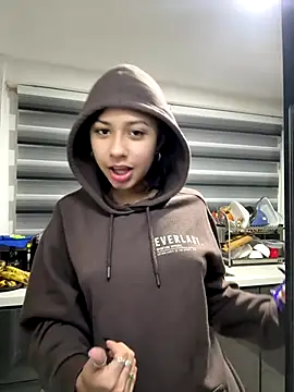 lynn9000 online show from November 23, 2025, 3:16 am