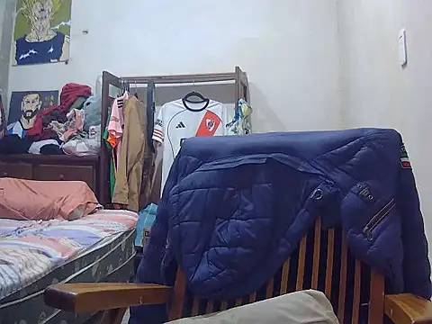 Snapshot of CesarLeyess chatting on October 11, 2025, 5:52 am CesarLeyess online show from October 11, 2025, 5:52 am