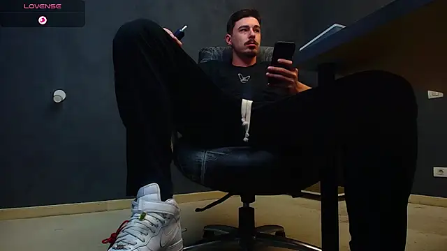 EnzoRace online show from October 27, 2025, 5:52 am