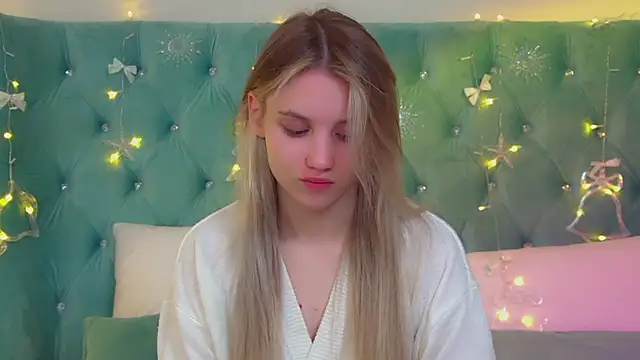 StacyEvances online show from December 2, 2025, 6:20 pm