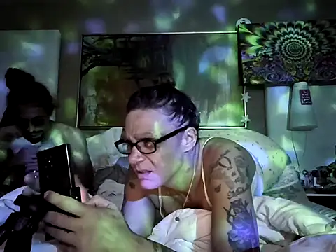 SparklesB1tch online show from April 9, 2026, 12:00 pm