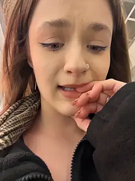 KittyQueeny online show from October 25, 2025, 2:28 pm