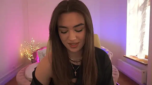 EricaSin online show from April 13, 2026, 1:04 pm