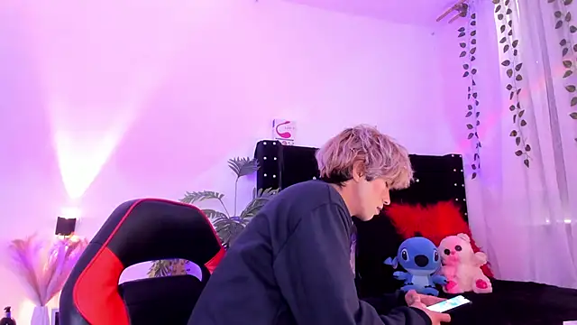 Cooperrosscute233 online show from February 22, 2026, 9:05 pm