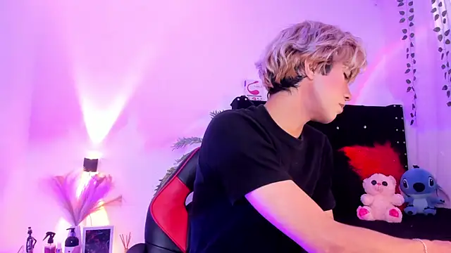 Cooperrosscute233 online show from February 25, 2026, 7:58 pm