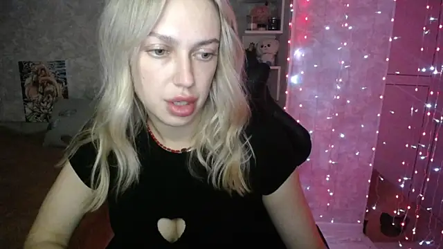 NickyAdamidi online show from November 25, 2025, 6:19 pm