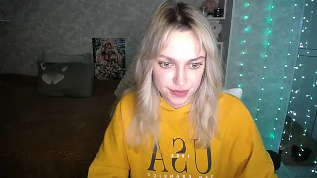 NickyAdamidi online show from November 18, 2025, 4:54 pm