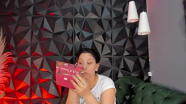 Snapshot of helenasaenz chatting on January 12, 2026, 12:34 pm helenasaenz online show from January 12, 2026, 12:34 pm