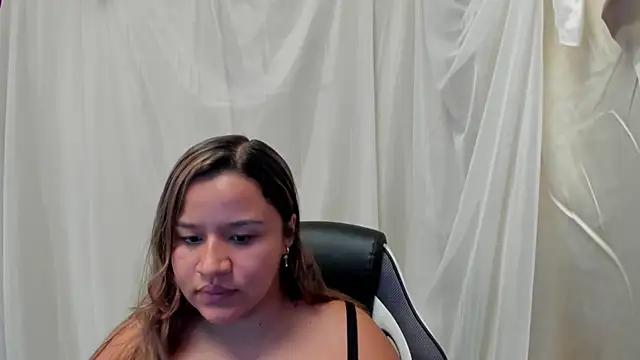 ElaBourn  online show from April 9, 2026, 4:24 pm