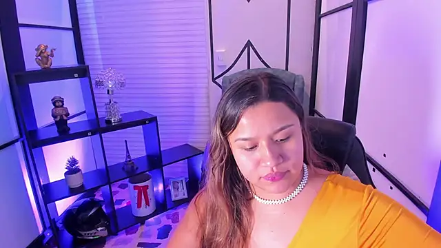 ElaBourn  online show from November 12, 2025, 12:53 pm