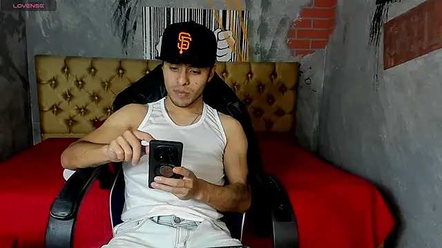 Snapshot of X_Hache_X chatting on October 24, 2025, 7:13 pm X Hache X online show from October 24, 2025, 7:13 pm