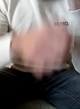 hotmen83 online show from January 18, 2026, 12:52 pm