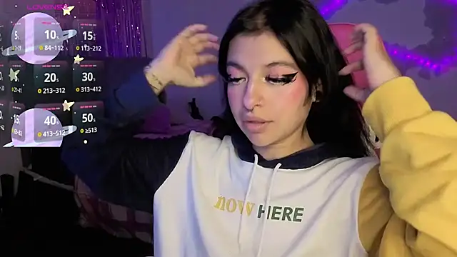 larah uwu online show from April 16, 2026, 6:30 pm