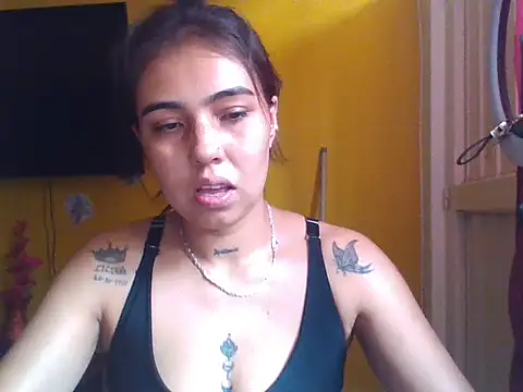 Snapshot of EmmaSplycer02 chatting on April 28, 2026, 6:45 pm EmmaSplycer02 online show from April 28, 2026, 6:45 pm
