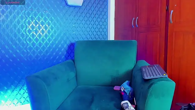 Snapshot of thania_777 chatting on October 3, 2025, 9:38 pm thania 777 online show from October 3, 2025, 9:38 pm