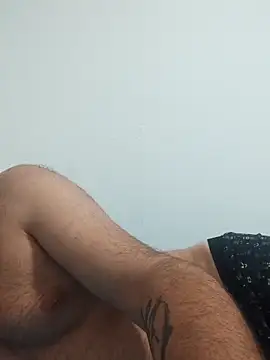 Ynsemr online show from September 28, 2025, 9:44 pm