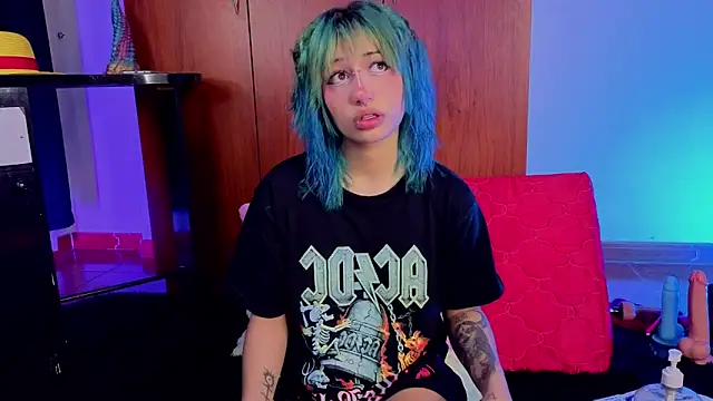 zoelight18 online show from April 3, 2026, 1:45 am