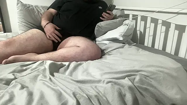 Snapshot of British_28 chatting on November 30, 2025, 7:47 pm British 28 online show from November 30, 2025, 7:47 pm