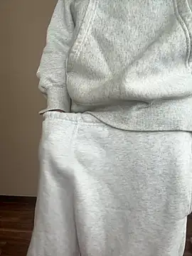 iikangi online show from April 4, 2026, 1:34 am