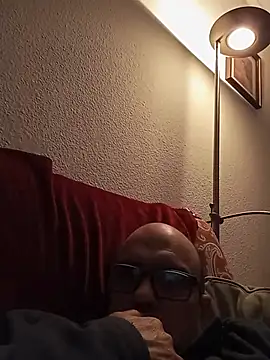 Snapshot of geli45 chatting on March 4, 2026, 6:15 pm geli45 online show from March 4, 2026, 6:15 pm