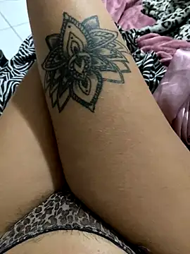 Darkfemminineenergy22 online show from December 1, 2025, 1:34 pm