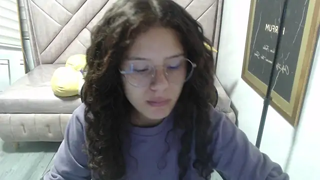 Snapshot of Velvet_Moon_V chatting on November 25, 2025, 1:11 pm Velvet Moon V online show from November 25, 2025, 1:11 pm