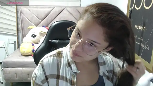 Snapshot of Velvet_Moon_V chatting on December 5, 2025, 1:10 pm Velvet Moon V online show from December 5, 2025, 1:10 pm