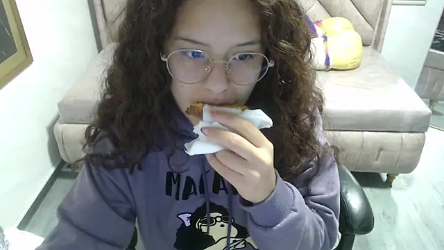 Snapshot of Velvet_Moon_V chatting on January 7, 2026, 1:38 pm Velvet Moon V online show from January 7, 2026, 1:38 pm