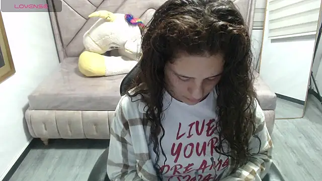 Snapshot of Velvet_Moon_V chatting on December 17, 2025, 1:16 pm Velvet Moon V online show from December 17, 2025, 1:16 pm