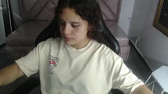 Snapshot of Velvet_Moon_V chatting on February 9, 2026, 8:18 pm Velvet Moon V online show from February 9, 2026, 8:18 pm