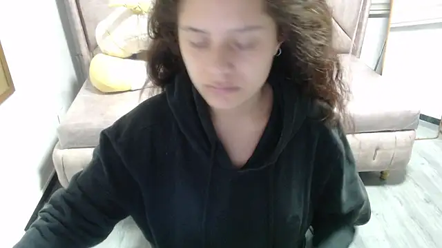 Snapshot of Velvet_Moon_V chatting on December 20, 2025, 1:25 pm Velvet Moon V online show from December 20, 2025, 1:25 pm