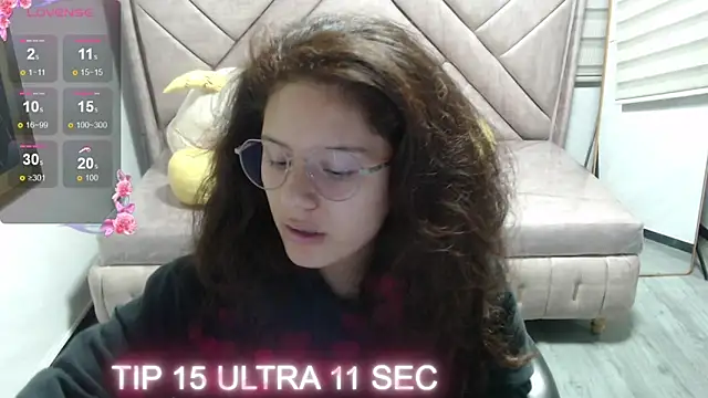 Snapshot of Velvet_Moon_V chatting on December 19, 2025, 1:13 pm Velvet Moon V online show from December 19, 2025, 1:13 pm