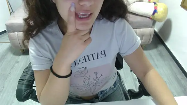 Snapshot of Velvet_Moon_V chatting on October 27, 2025, 1:12 pm Velvet Moon V online show from October 27, 2025, 1:12 pm