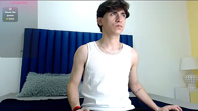 Snapshot of RoberthAlv chatting on February 10, 2026, 2:05 pm RoberthAlv online show from February 10, 2026, 2:05 pm