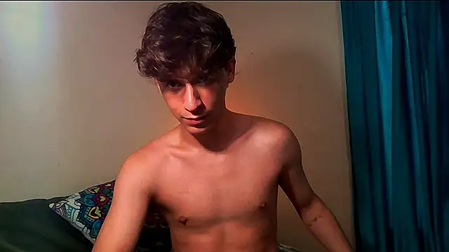 Snapshot of RoberthAlv chatting on September 18, 2025, 11:35 am RoberthAlv online show from September 18, 2025, 11:35 am