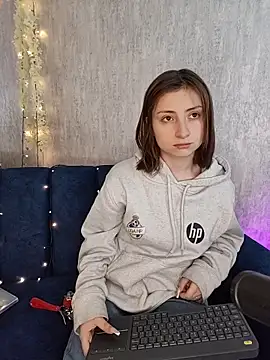 Snapshot of AriMonoban chatting on March 3, 2026, 12:12 pm AriMonoban online show from March 3, 2026, 12:12 pm