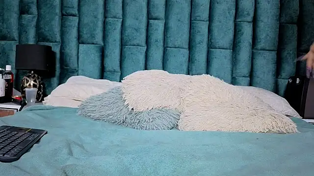 Emma Foxi online show from February 17, 2026, 8:06 pm