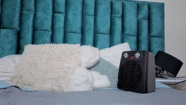 Emma Foxi online show from February 9, 2026, 8:40 pm