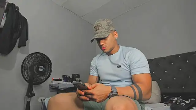 evan hardy online show from October 31, 2025, 2:52 am