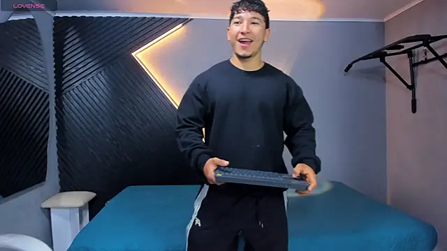 Horny nick18 online show from April 15, 2026, 12:10 pm