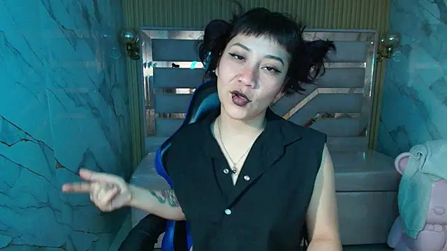 valentina r  online show from April 12, 2026, 12:52 pm