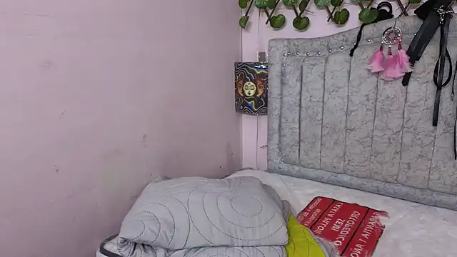 Snapshot of katalinathxandbritney1 chatting on October 1, 2025, 7:40 pm katalinathxandbritney1 online show from October 1, 2025, 7:40 pm