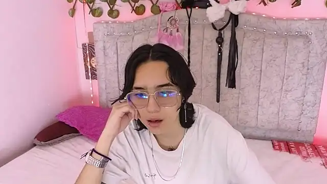 Snapshot of katalinathxandbritney1 chatting on September 17, 2025, 5:59 pm katalinathxandbritney1 online show from September 17, 2025, 5:59 pm