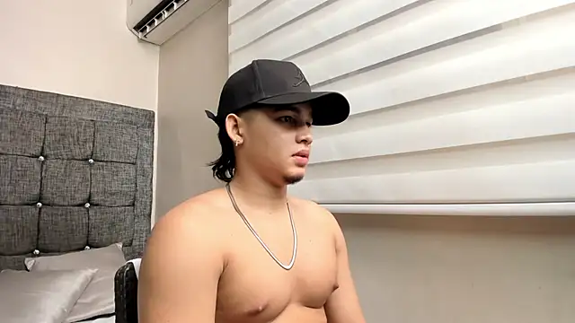 Riky Strong online show from November 7, 2025, 3:11 am